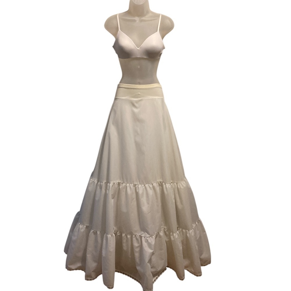 EUC 28” Vintage white Nylon and Tulle Petticoat full skirt/compression top
